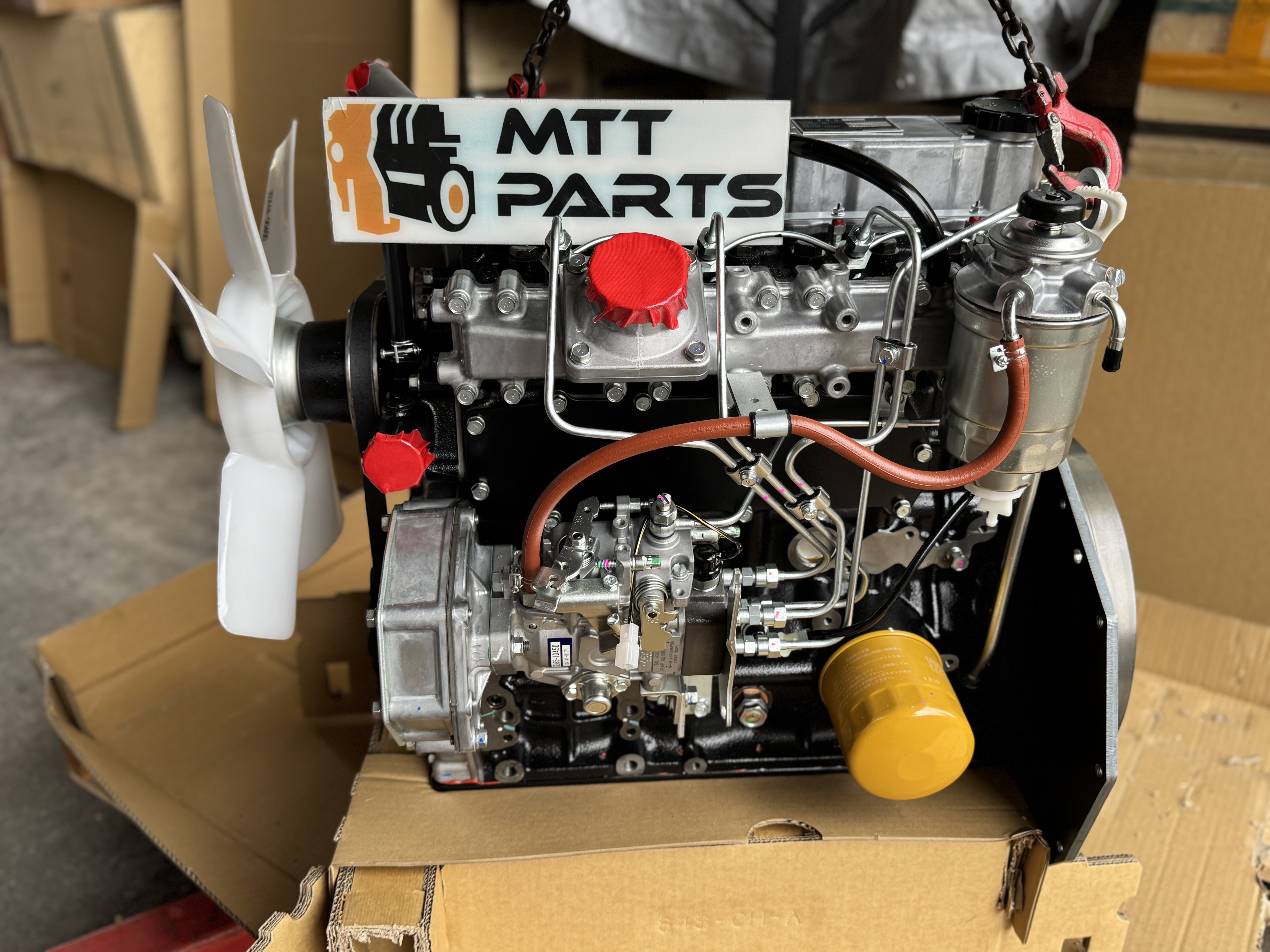 10 чисто нови двигателя Mitsubishi S4S, доставени на клиента